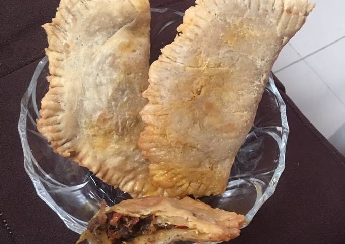 My simple, crunchy, yummy home made meat pie🥟