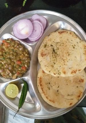 दिल्ली के मशहूर छोले कुल्चे (delhi ki mashoor chole kulche recipe in Hindi) रेसिपी मुख्य फोटो