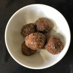 A picture of Jaggery Ginger balls.