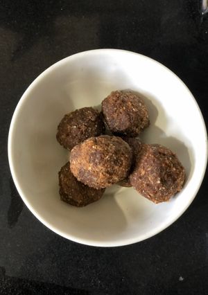 A picture of Jaggery Ginger balls.