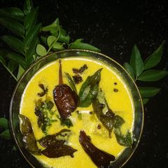 A picture of Pulissery (yogurt with coconut curry.