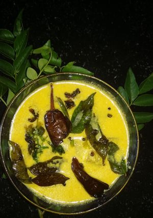A picture of Pulissery (yogurt with coconut curry.