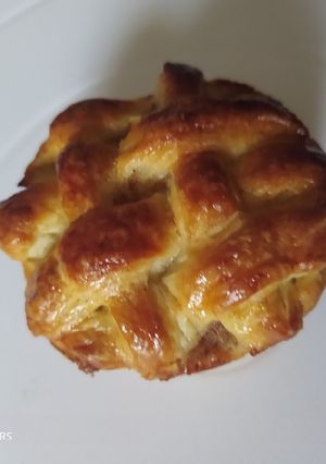 A picture of Mini apple pies.