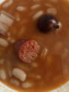 Una foto de Fabada asturiana