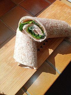 Une photo de Wrap saumon epinards