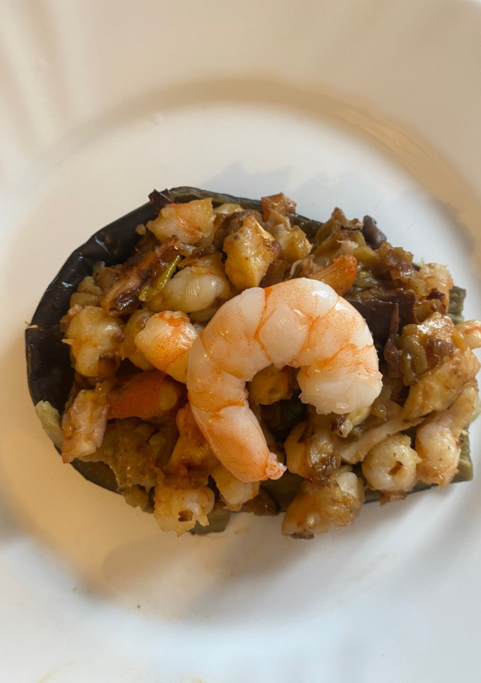 Una foto de Berenjena Rellena de Pulpo y colas de langostino