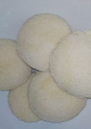 A picture of Urad dal rawa idli.