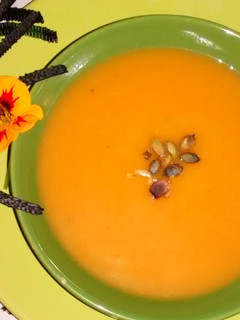 Fűszeres almás-narancsos sütőtök leves🍎🍊🎃 recept fotója