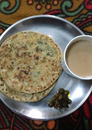 A picture of Gobhi Paranthe with chai.