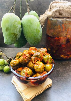 ગુંદાનુ ખાટું અથાણું (Gumberry Pickle Recipe In Gujarati) રેસીપી મુખ્ય ફોટો