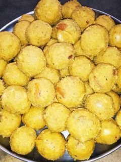 बेसन के लड्डू (Besan ke ladoo recipe in hindi) रेसिपी मुख्य फोटो