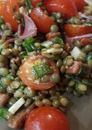 Une photo de Salade de lentilles/tomates cerises