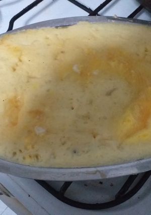 Una foto de Pastel de papa con carne cortada a cuchillo