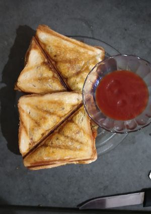સેન્ડવીચ (Sandwich Recipe In Gujarati) રેસીપી મુખ્ય ફોટો