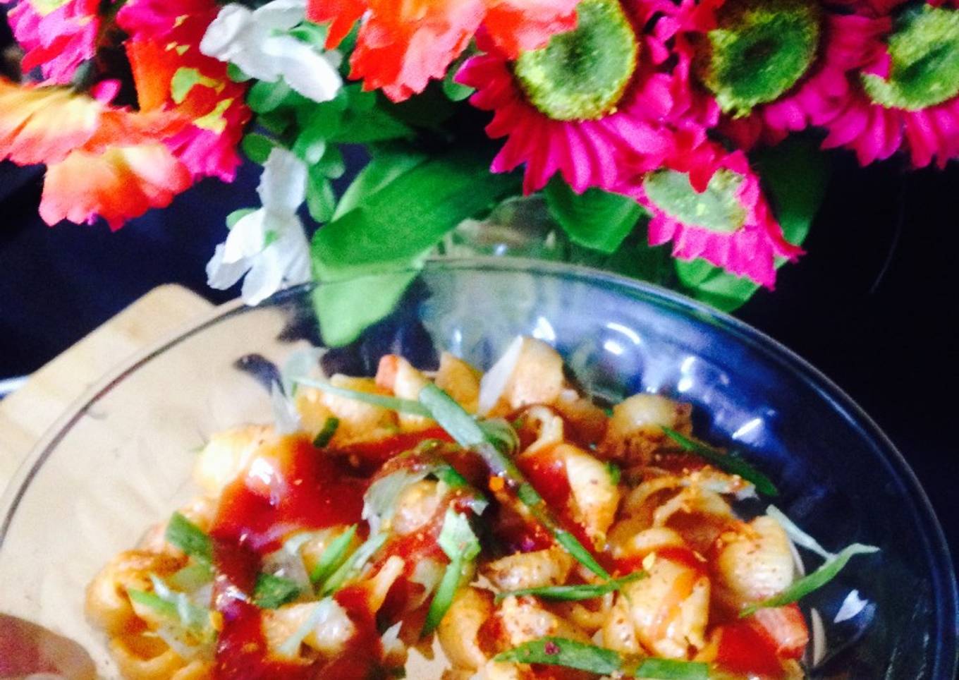 Pasta with mushrooms and red pepper