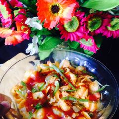 A picture of Pasta 🐚 shells with red chilli sprinkles.