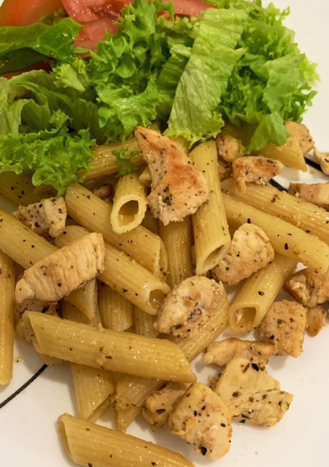 Una foto de Pasta con pollo, fitness light