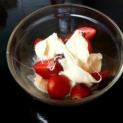 A picture of Naughty but Nice Ice Cream,Fresh Strawberries & Clotted Cream😉.