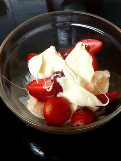 A picture of Naughty but Nice Ice Cream,Fresh Strawberries & Clotted Cream😉.