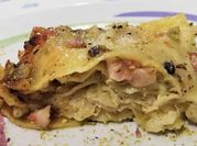 Una foto di lasagne al pistacchio