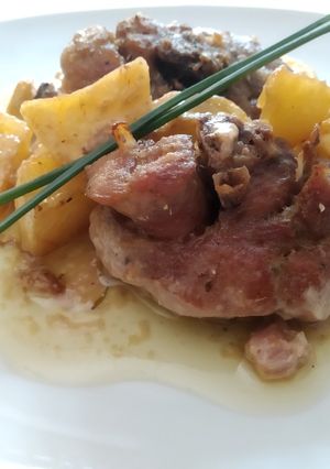 Una foto de Osobuco de pavo con patatas