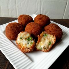 A picture of Potato Cheese balls.