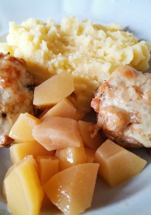 Tejfölös sonkás gombával töltött gomba recept fotója