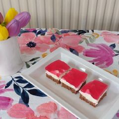 A picture of Keto jelly layered cake.