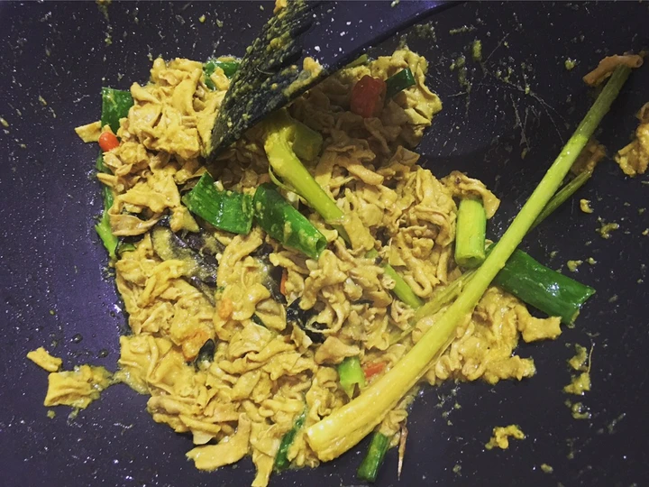 Cara Mudah Menyiapkan Resep Usus ayam bumbu kuning ala warteg simple #5resepterbaruku yang Lezat Anti Ribet, Uenak Banget