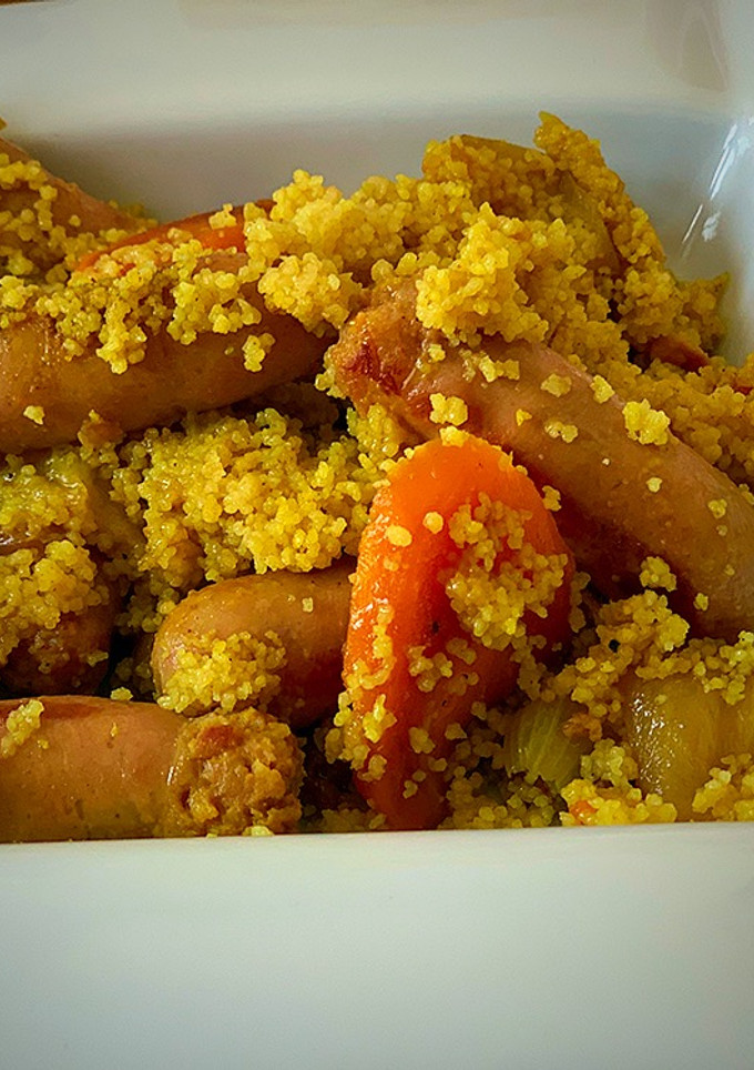 Una foto de Cuscús de salchichas