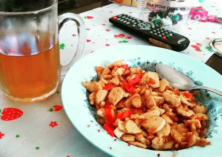 Bagaimana Menyiapkan Oseng Bakso dan Kulit Ayam Keto yang praktis