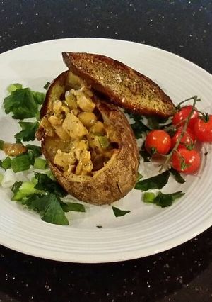 A picture of Chicken Pot Pie in a Crispy Potato Shell.