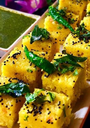 A picture of Besan dhokla khaman in microwave.