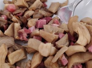 Una foto de Revuelto de setas con jamón