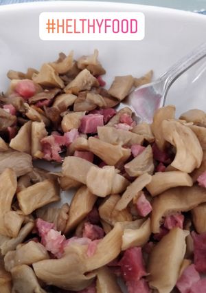 Una foto de Revuelto de setas con jamón