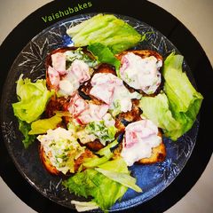 A picture of Crunchy Creamy Lettuce Salad.