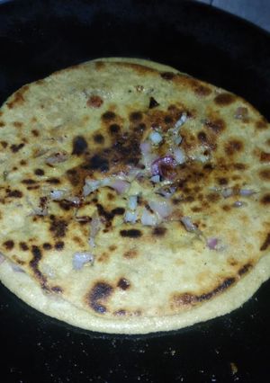 प्याज का पराठा (Pyaz ka paratha recipe in Hindi) रेसिपी मुख्य फोटो