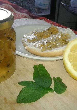 Una foto de Mermelada de limón con menta
