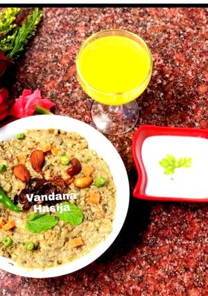 A picture of Hyderabadi Veg Haleem Protein Pack Daliya Khichadi.