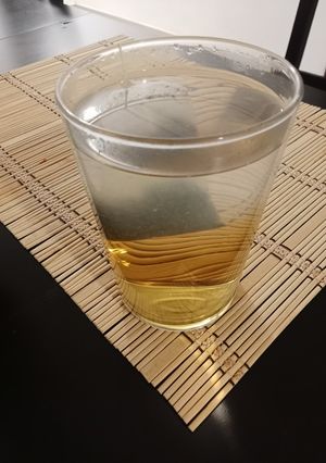 Una foto de Agua de ENT/té verde con limón y menta
