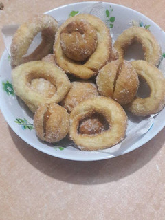 Una foto de Bolitas de fraile y rosquitas ricas y esponjosas