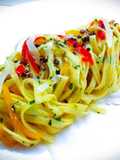 Tagliolini con mini peperoni, pecorino e pepe tostato