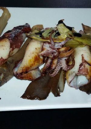 Una foto de Calamares con setas
