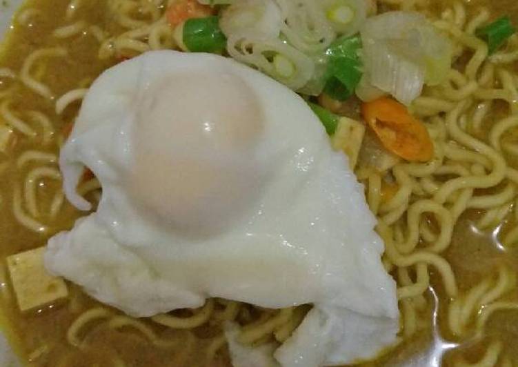 Mie ramen kuah kari KW