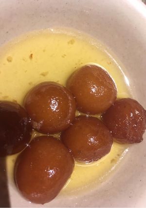 A picture of Gulab Jamun.