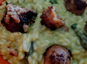 Foto di Risotto con asparagi, gorgonzola, miele e salsiccia glassata