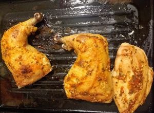 Una foto de Pollo al horno condimentado sabroso