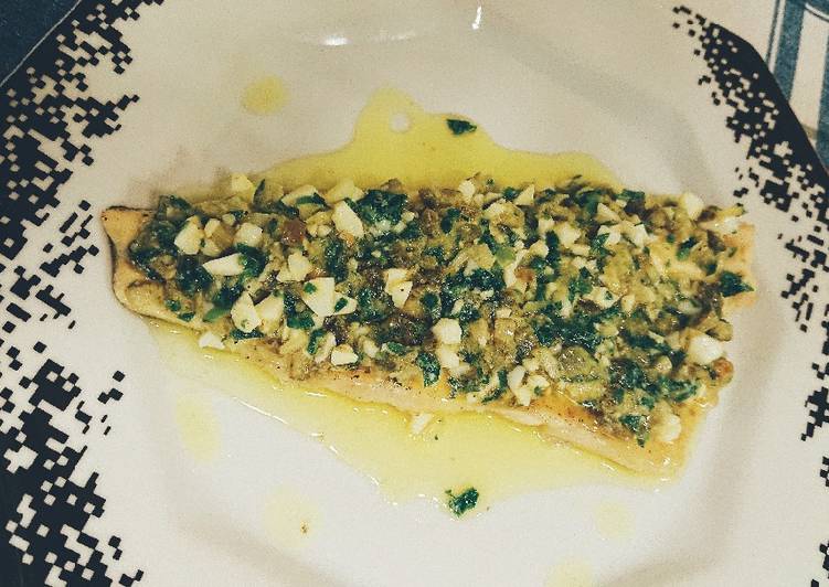 Truta ao forno com molho verde - Tudogosreceitas