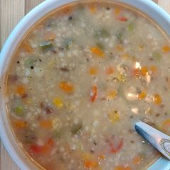 A picture of Oats and veggies soup.