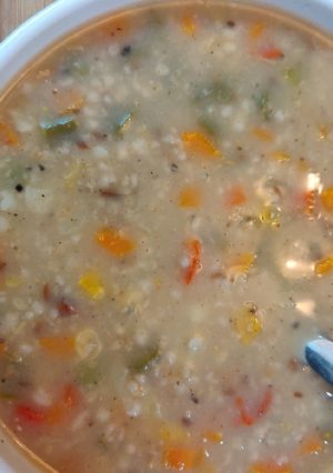 A picture of Oats and veggies soup.